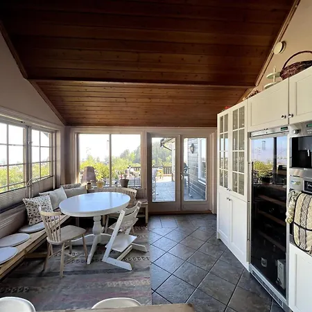 5 Bedroom Spectacular View & Charming House In Centre * Vollen
