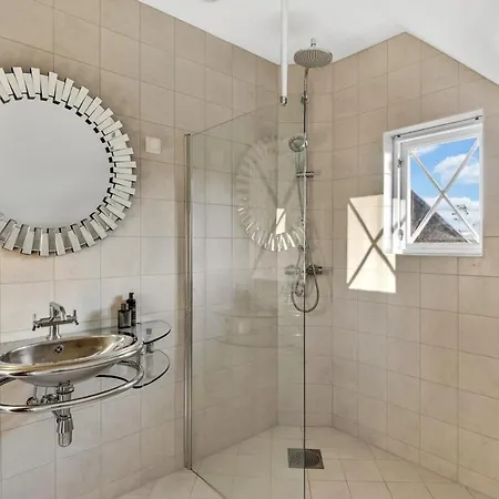 5 Bedroom Spectacular View & Charming House In Vollen Centre Villa *