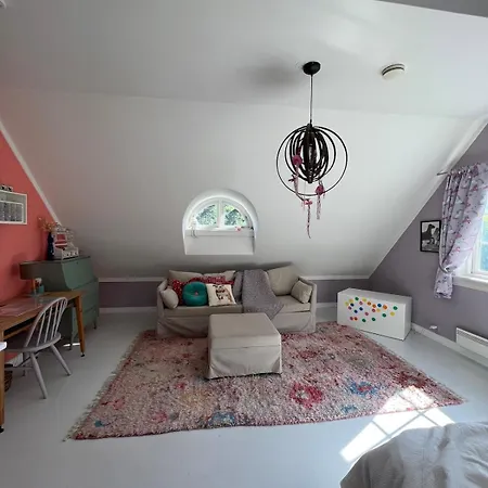 5 Bedroom Spectacular View & Charming House In Vollen Centre 别墅