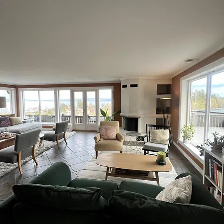 别墅 5 Bedroom Spectacular View & Charming House In Vollen Centre