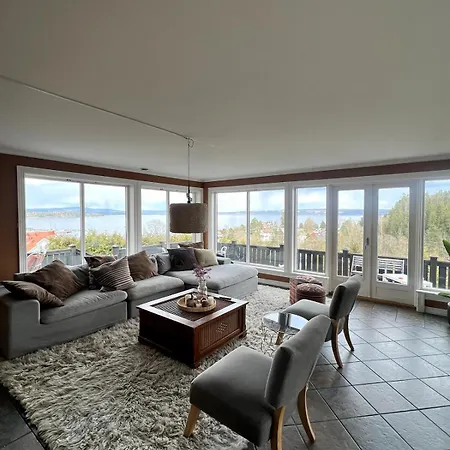 Villa 5 Bedroom Spectacular View & Charming House In Centre Vollen