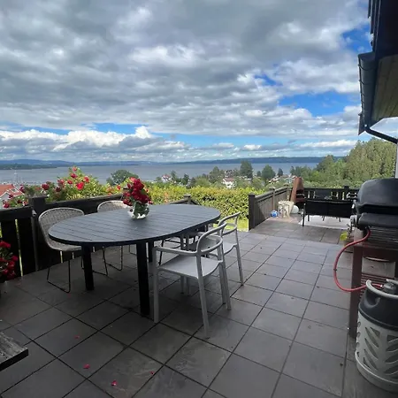 别墅 5 Bedroom Spectacular View & Charming House In Vollen Centre *