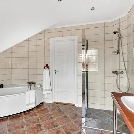 5 Bedroom Spectacular View & Charming House In Vollen Centre Vollen (Akershus)