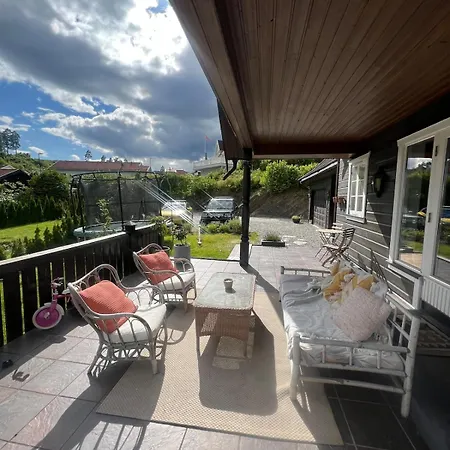 Villa 5 Bedroom Spectacular View & Charming House In Vollen Centre *