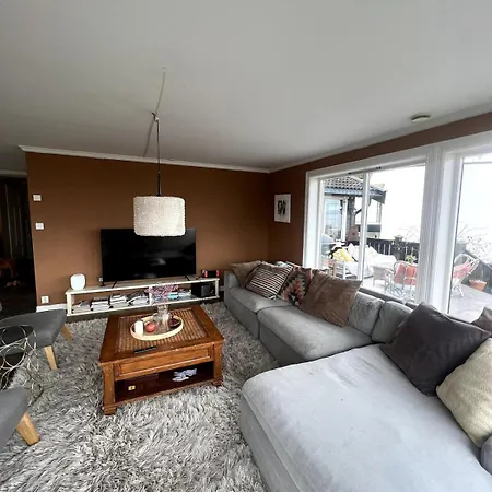 5 Bedroom Spectacular View & Charming House In Vollen Centre *