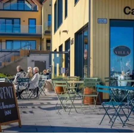 Villa 5 Bedroom Spectacular View & Charming House In Vollen Centre *