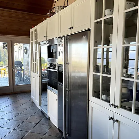 5 Bedroom Spectacular View & Charming House In Vollen Centre 别墅