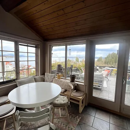 别墅 5 Bedroom Spectacular View & Charming House In Vollen Centre *