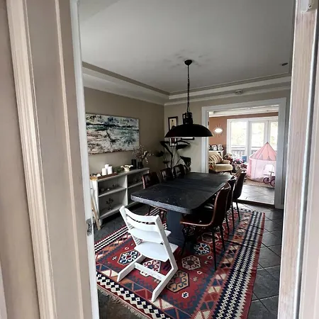 Villa 5 Bedroom Spectacular View & Charming House In Vollen Centre *