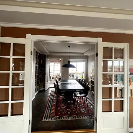 别墅 5 Bedroom Spectacular View & Charming House In Vollen Centre *