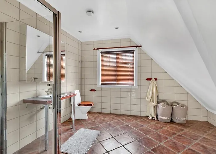 וילה 5 Bedroom Spectacular View & Charming House In Vollen Centre *