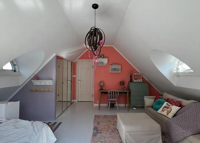 5 Bedroom Spectacular View & Charming House In Vollen Centre וילה *