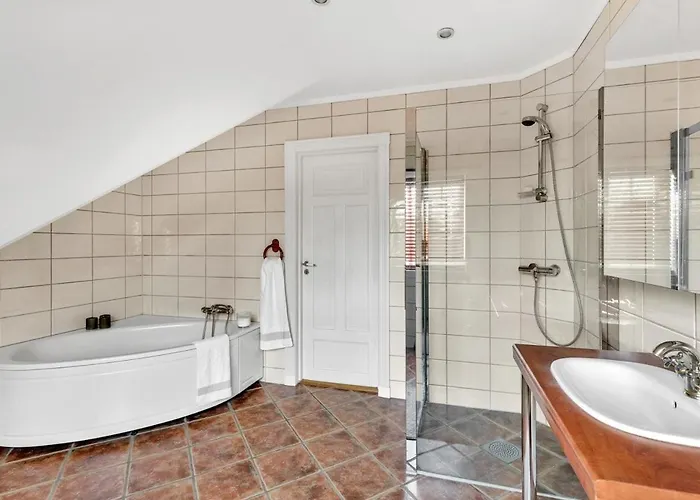 5 Bedroom Spectacular View & Charming House In Vollen Centre Vollen (Akershus)