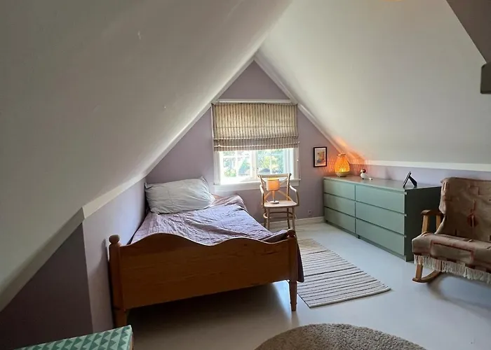 5 Bedroom Spectacular View & Charming House In Vollen Centre וילה