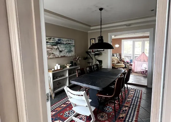 Βίλα 5 Bedroom Spectacular View & Charming House In Vollen Centre *