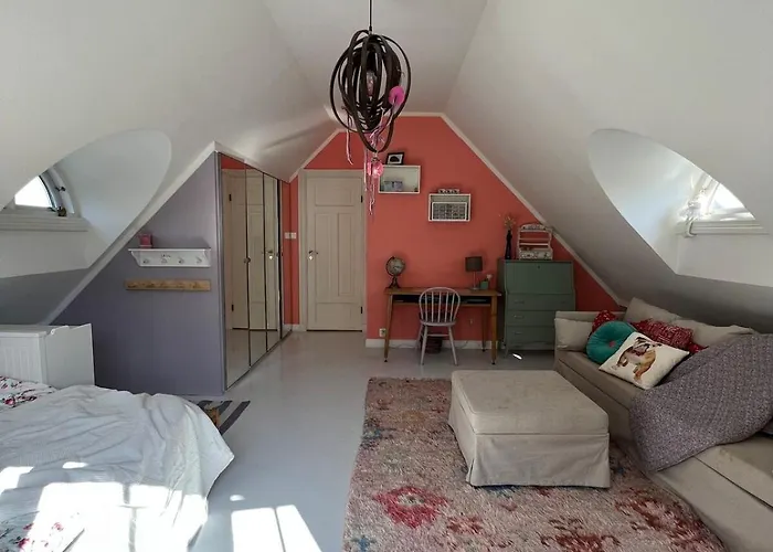 5 Bedroom Spectacular View & Charming House In Vollen Centre *