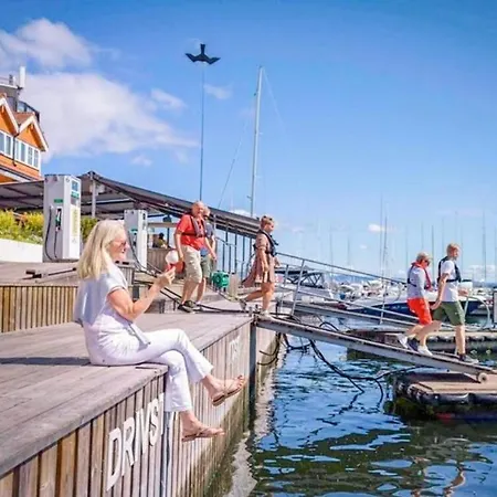 5 Bedroom Spectacular View & Charming House In Vollen Centre ヴィラ *