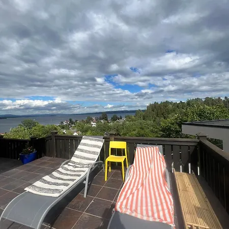 5 Bedroom Spectacular View & Charming House In Vollen Centre ヴィラ