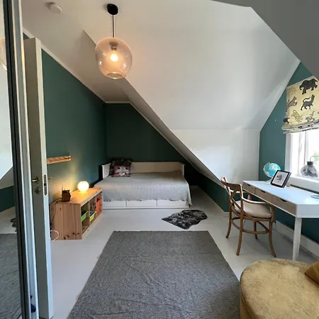 5 Bedroom Spectacular View & Charming House In Vollen Centre ヴィラ