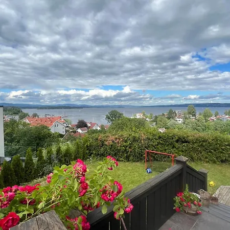 ヴィラ 5 Bedroom Spectacular View & Charming House In Vollen Centre