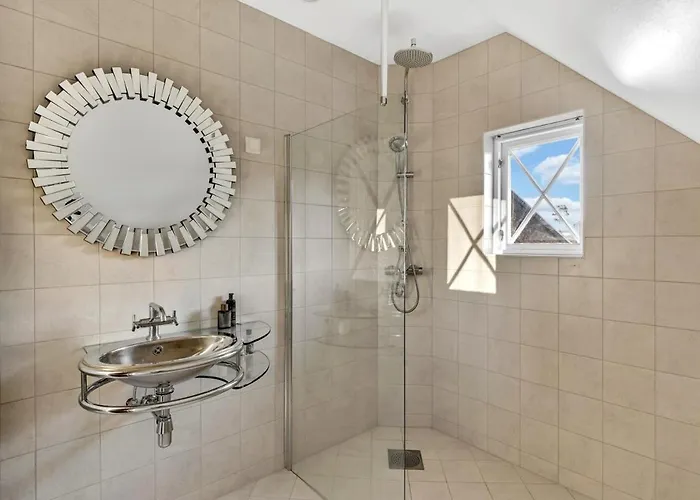 5 Bedroom Spectacular View & Charming House In Vollen Centre 빌라 *