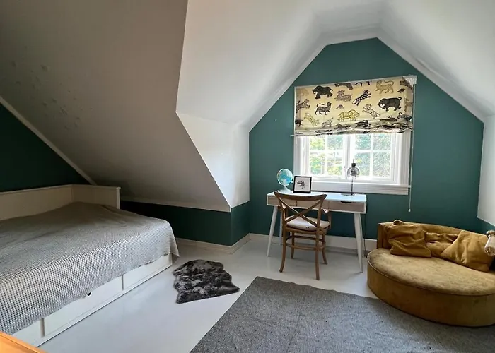 5 Bedroom Spectacular View & Charming House In Vollen Centre *