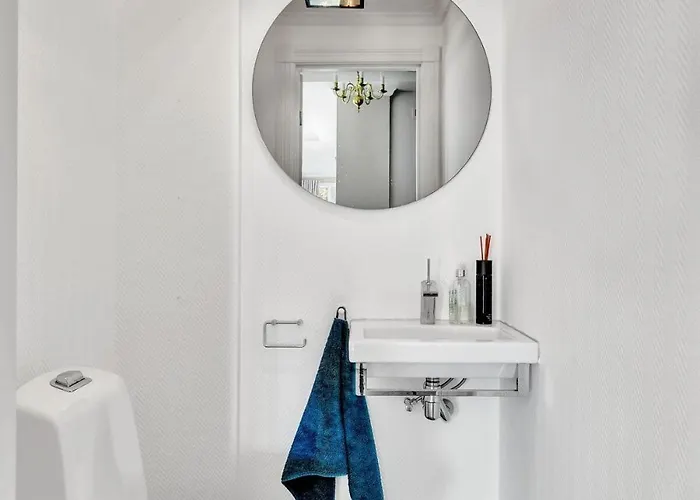 5 Bedroom Spectacular View & Charming House In Vollen Centre