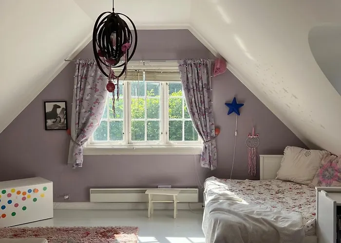 5 Bedroom Spectacular View & Charming House In Vollen Centre *