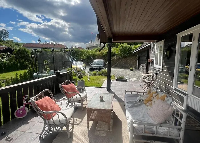 빌라 5 Bedroom Spectacular View & Charming House In Vollen Centre *