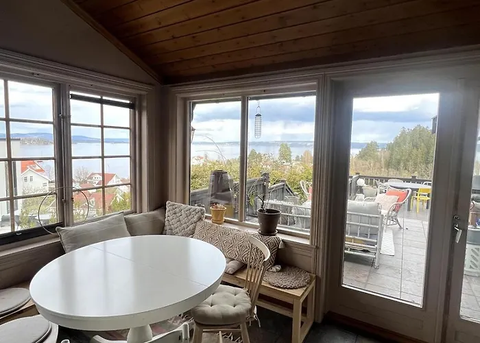 빌라 5 Bedroom Spectacular View & Charming House In Vollen Centre *